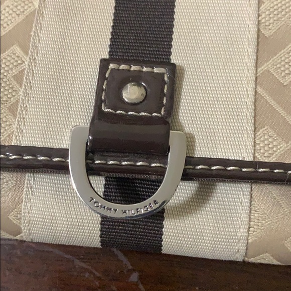 Tommy Hilfiger Trifold Wallet - Picture 3 of 9